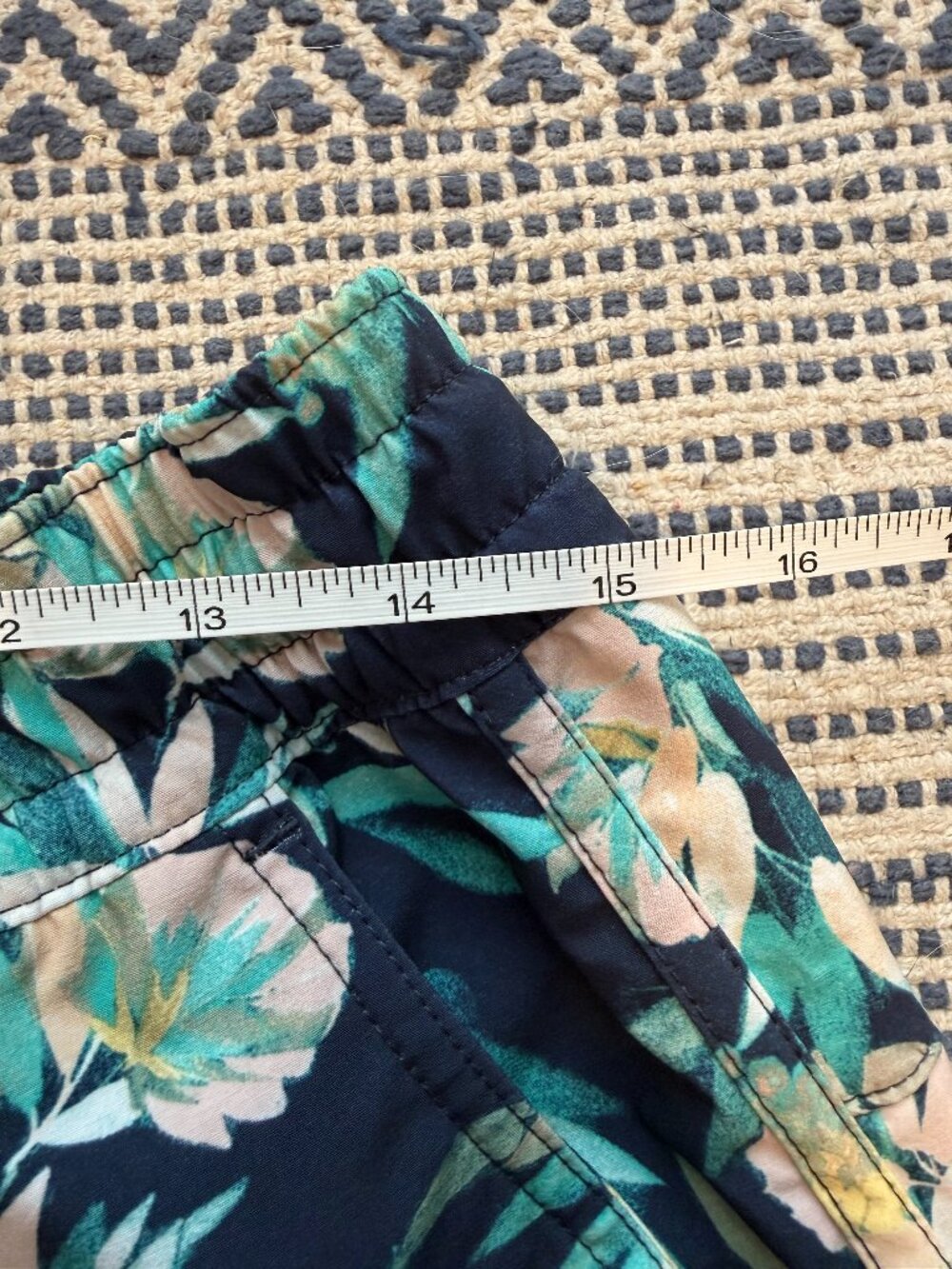 Columbia Floral Women's Shorts, size M - Picture 2 of 6